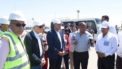 رئيس الوزراء يتفقد محطة شحن الأوتوبيسات الكهربائية بمدينة شرم الشيخ
