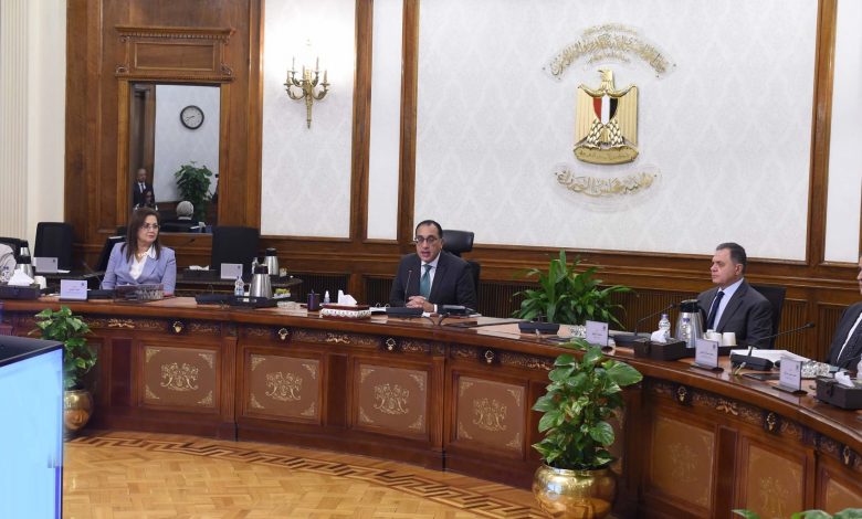 رئيس الوزراء الدكتور مصطفى مدبولي خلال اجتماع اللجنة العليا لصناعة السيارات